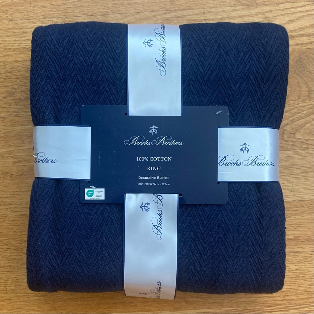 Brooks Brothers King 100% Cotton Luxury
Navy Chevron Blanket (108" X 90")